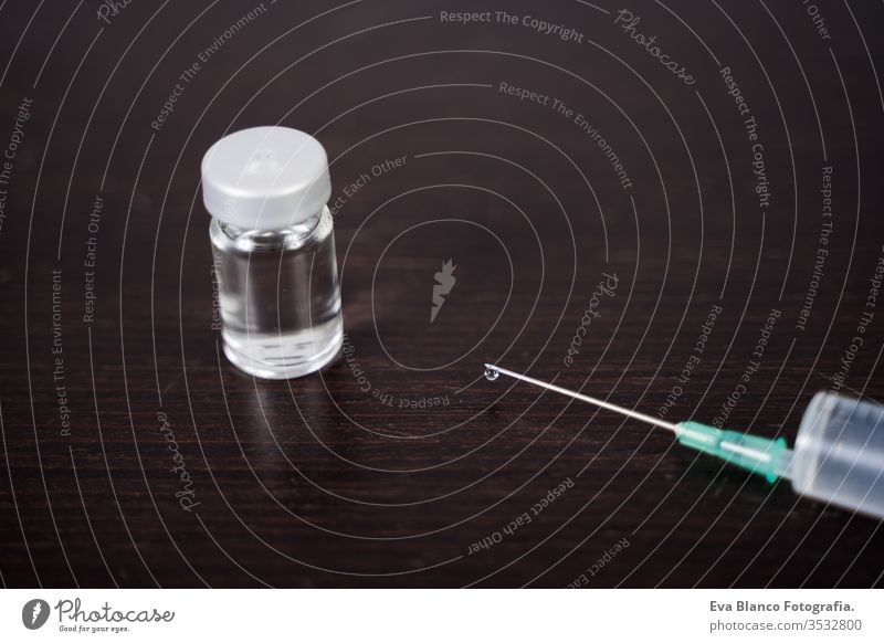 tierärztliche oder medizinische Ausrüstung. Injektion und Impfstoff. Medizinisches Konzept Tropfen Einspritzung Labor Nadel Beteiligung Biologie Medikament