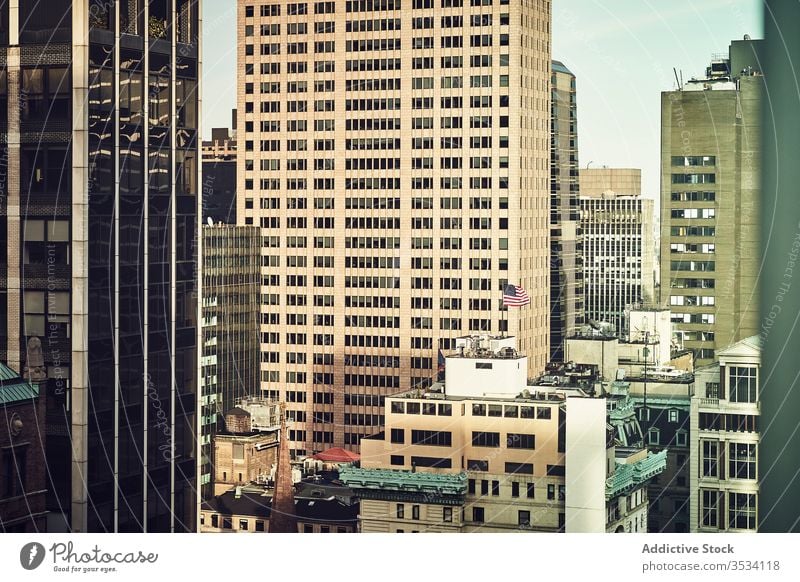 Schöne Aussicht auf die Wolkenkratzer von New York City Revier Straße urban New York State hoher Anstieg hoch Turm Architektur beobachten Zentrum Metropole USA