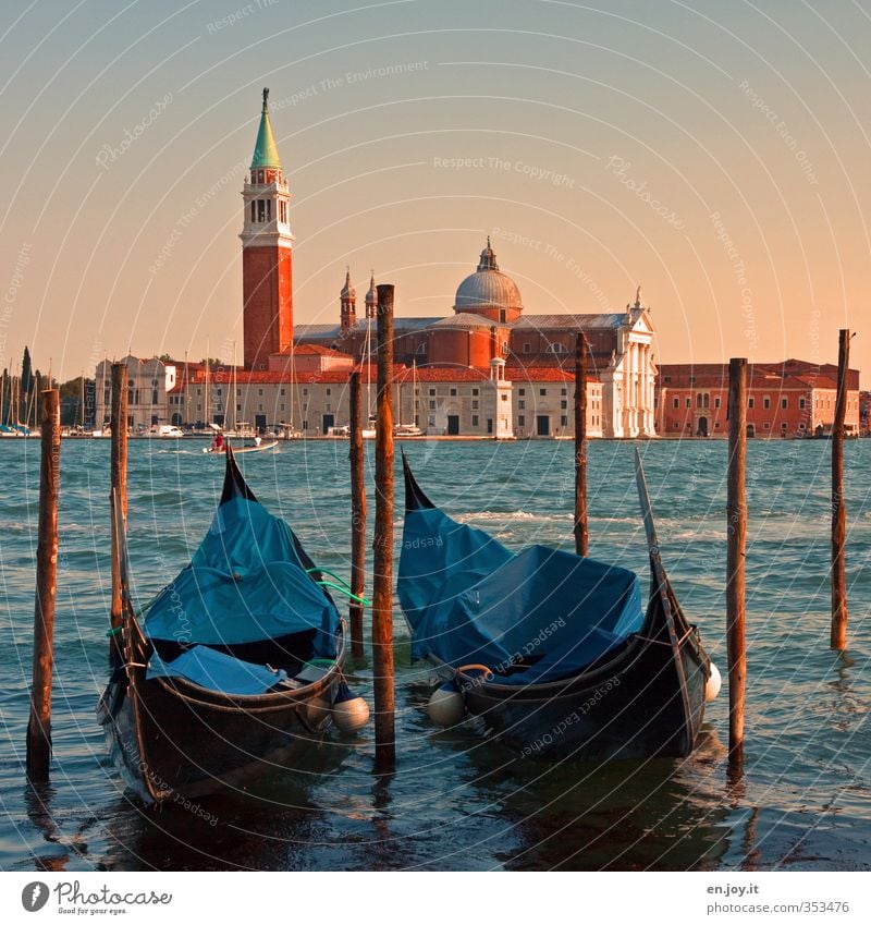 Parkbucht Wolkenloser Himmel Venedig San Giorgio Maggiore Italien Europa Hafenstadt Kirche Bauwerk Gebäude Sehenswürdigkeit Bootsfahrt Gondel (Boot)