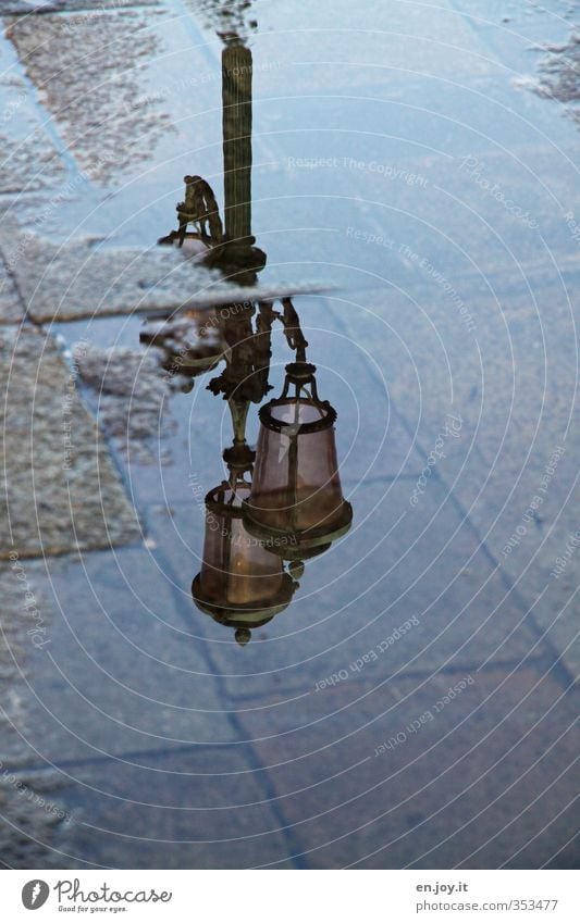 Lichtquelle Ferien & Urlaub & Reisen Städtereise Venedig Italien Europa Stadt Altstadt Laterne Straßenbeleuchtung Beleuchtung leuchten alt Flüssigkeit nass