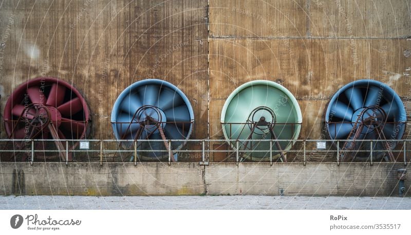 Rotierende Gebläse im Landschaftspark Nord... Lüfter Technik Maschine machine Werkstatt Industrie Industrieanlage Produktion Ventilator Lüftung wasserkühler