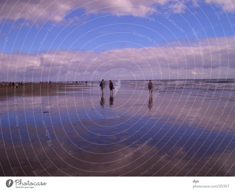 Feuchter Horizont inklusive Groupies feucht Sand Wasser Meer Tourist Schwimmen & Baden See Wolken Himmel blau weiß Mensch Einsamkeit leer Ferne Gran Canaria