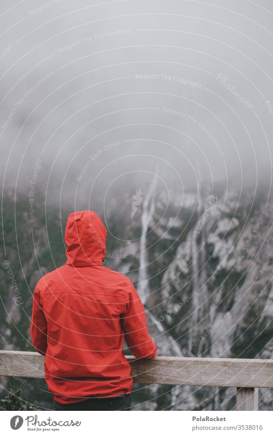 #As# Trüber Ausblick Nebel Wolken schlechtes Wetter wandern Wanderung Wolkendecke wolkenverhangen Wasserfall Neuseeland Neuseeland Landschaft rot rote jacke