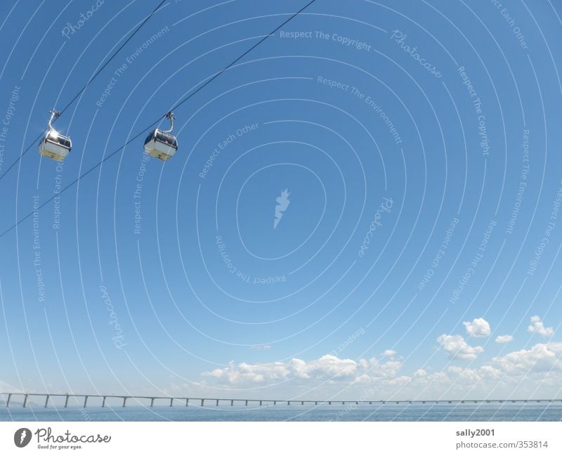 überm Tejo... Tourismus Ausflug Ferne Freiheit Städtereise Sommer Wasser Himmel Wolken Sonnenlicht Schönes Wetter Küste Fluss Tejo-Brücke Lissabon Portugal