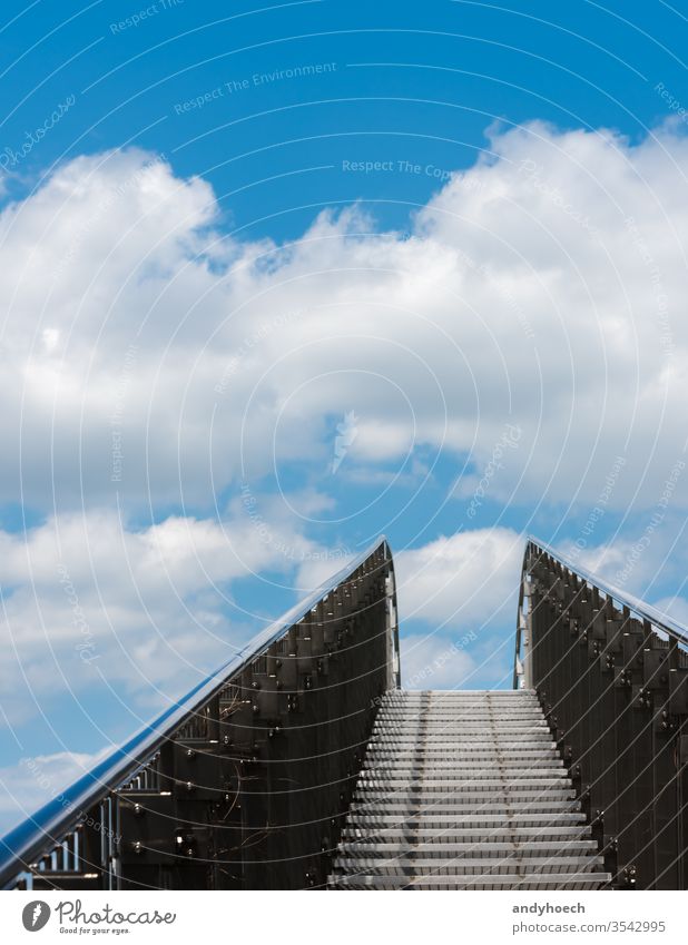 Wenige Schritte zum Himmel abstrakt Architektur schön Glaube glauben blau Christus christian Wolken wolkig Vollständigkeit Konzept Tag Tod Regie Tür Ende