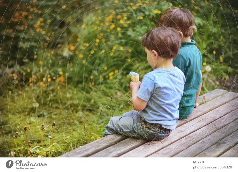 Eiszeit Lebensmittel Speiseeis Ernährung Freizeit & Hobby Sommer Sommerurlaub Mensch Kind Kleinkind Junge Bruder Freundschaft Kindheit 2 1-3 Jahre 3-8 Jahre