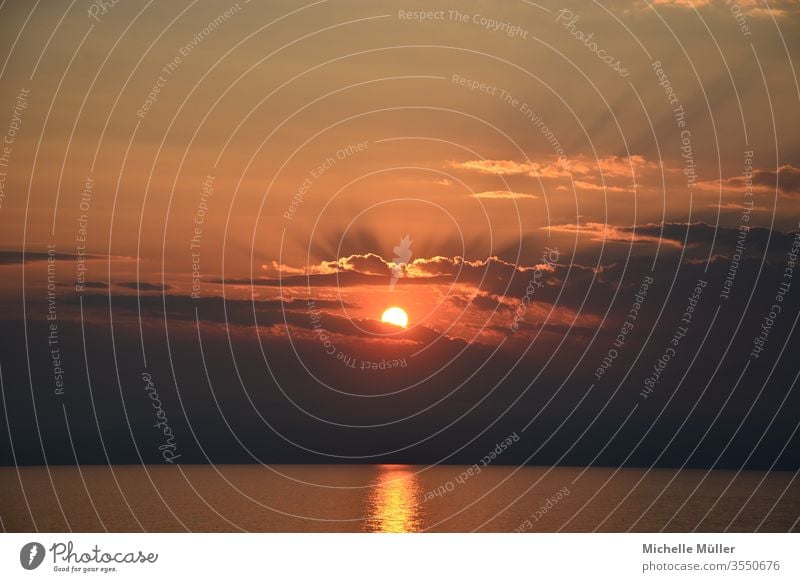 Gute Nacht, Sonne Sonnenuntergang Abendstimmung orange Himmel Meer Wolken Wasser Dämmerung Abenddämmerung Horizont Natur Außenaufnahme Landschaft Farbfoto schön