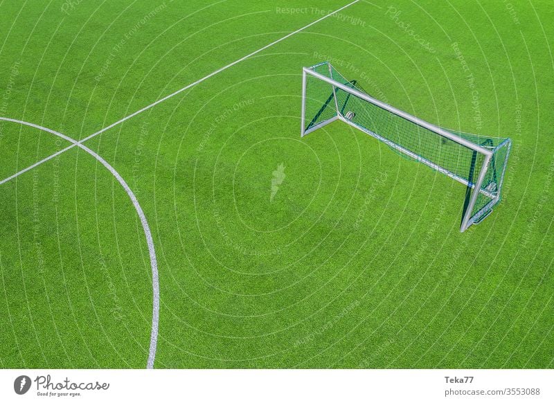 Auf dem Bolzplatz #2 Fußballplatz Sport drone von oben Tor Ballsport