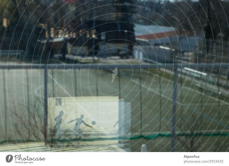 Geisterspiele Fußball Geister u. Gespenster Fußballstadion Fußballplatz Fußballer Fußballspieler Stadion Ballsport Sportstätten Außenaufnahme Farbfoto