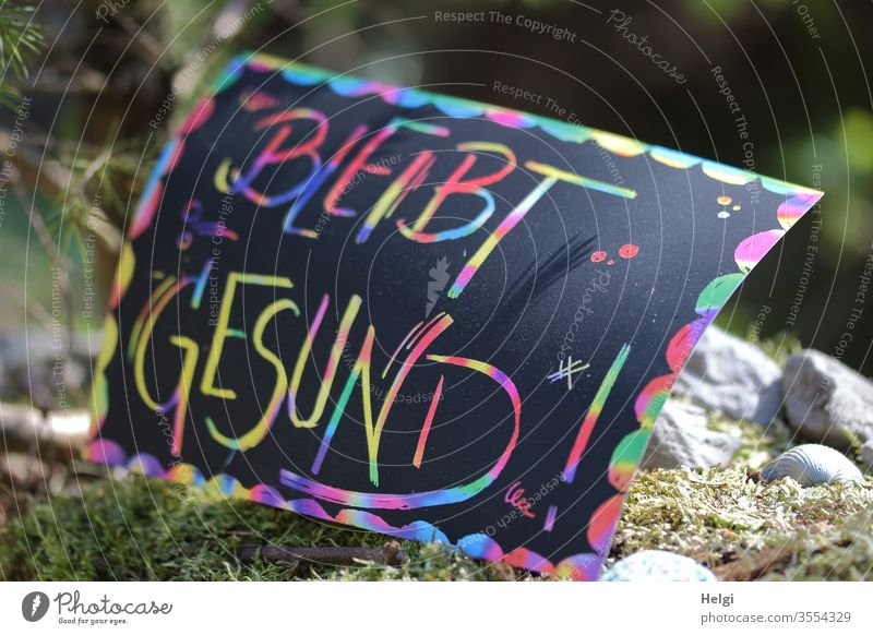 Bleibt gesund - bunt gemalter Wunsch auf einem Blatt Papier Gesundheit bleibt gesund Corona Covid 19 Wort Buchstabe Typo Coronavirus Krankheit Pandemie