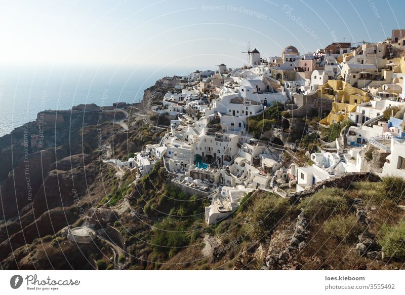 Blick auf griechisches Dorf mit Windmühle, Oia, Santorini, Griechenland Mühle reisen Sonnenuntergang Meer Europa blau Architektur Tourismus Himmel Farbe Caldera