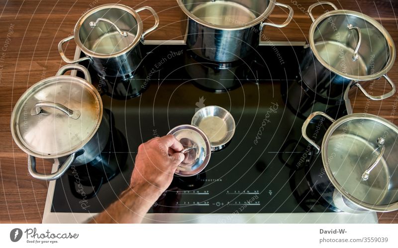 Jeder Topf findet seinen Deckel | wörtlich genommen jeder Redewendung Sprichwort Darstellung Kreativität lustig kochen Küche Töpfe Kochtopf kochen & garen Herd