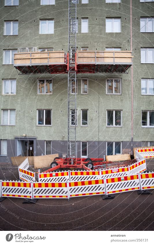 Up or Down? Handwerker Baustelle Leiter Baugerüst Fahrstuhl Technik & Technologie Stein Schilder & Markierungen Arbeit & Erwerbstätigkeit bauen mehrfarbig gelb