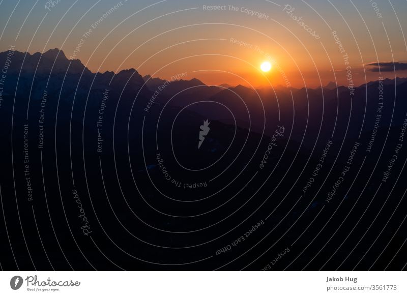 Sonnenuntergang im Karwendelgebirge in den Alpen Gipfel Berge u. Gebirge Bergsteigen Biwak Klettern Himmel Natur Wolken Sonnenaufgang Abendrot