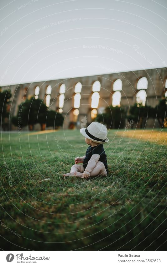 Baby schaut auf Sonnenuntergang Reisefotografie reisen Tourismus Tourist Ferien & Urlaub & Reisen Farbfoto Dämmerung Stadt Architektur Sightseeing