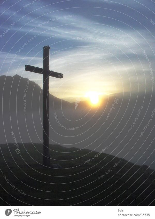 morgenstund hat gold im mund Gipfel Gipfelkreuz Nebel Sonnenaufgang Stimmung mystisch Berge u. Gebirge Rücken