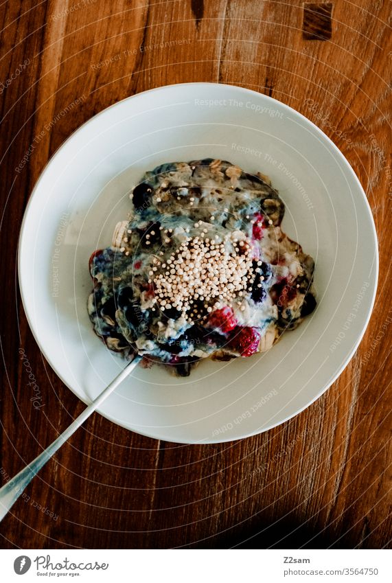 Porridge porridge essen frühstück ernährung beeren obst samen gesund Vegetarische Ernährung Gesunde Ernährung Lebensmittel Frucht Essen Bioprodukte