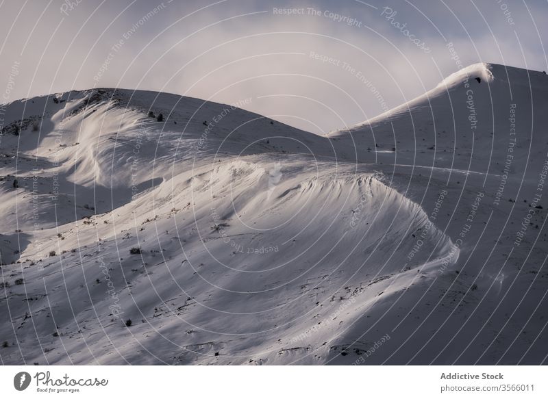 Gipfel hoher schneebedeckter Berge bei Sonnenuntergang Berge u. Gebirge Landschaft Frieden Nacht atemberaubend spektakulär idyllisch Harmonie Natur Schnee