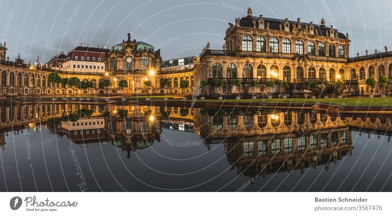 Dresdner Zwinger zur blauen Stunde Dresden Architektur historisch Sachsen Altstadt Stadt antik Barock Klassik Hauptstadt Ferien & Urlaub & Reisen Kultur groß