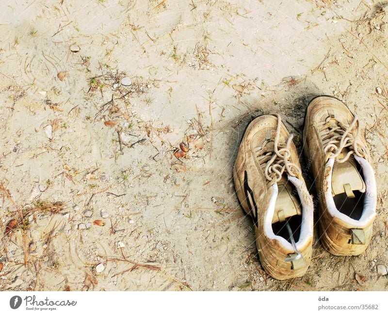 Schuhe rechts unten Staub gehen obskur Erde Bodenbelag paarweise