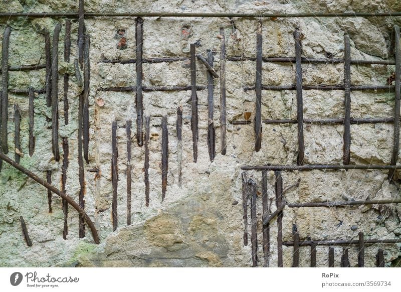 Detail einer alten Bunkerwand. Mauer Gitter Wand Wallanlage Lagerhaus Granit Ruine Sandstein Architektur Land Landleben Nostalgie Stadt urban Kunst Speicher