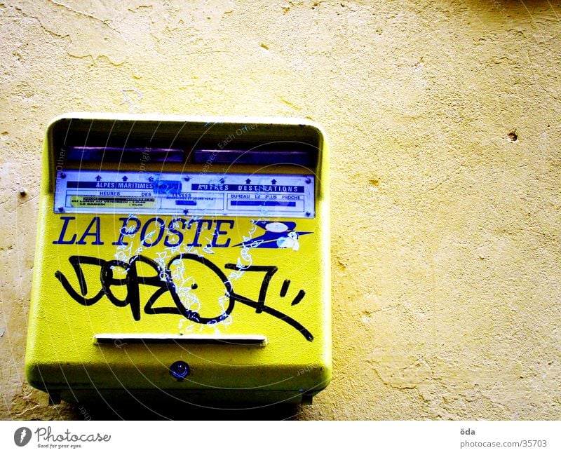 La Poste Briefkasten senden gelb obskur Graffiti