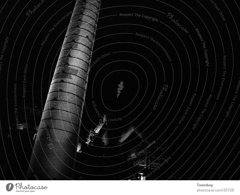 Hochofen Neunkirchen/ Saar Saarland Schmelzofen Denkmal Nacht schwarz Industrie weis