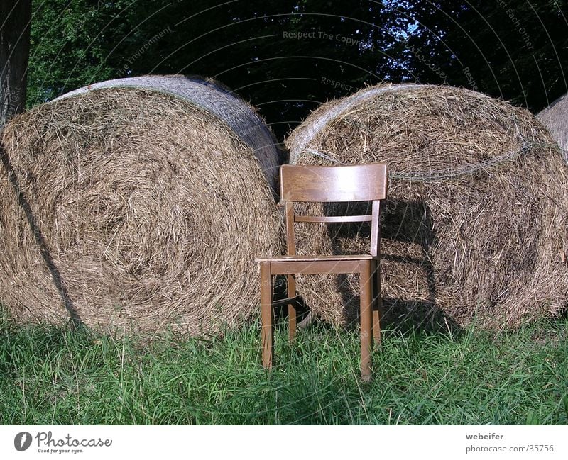 Sommer-Idylle Stroh Strohballen ruhig Bauernhof Stuhl Erholung Sonne