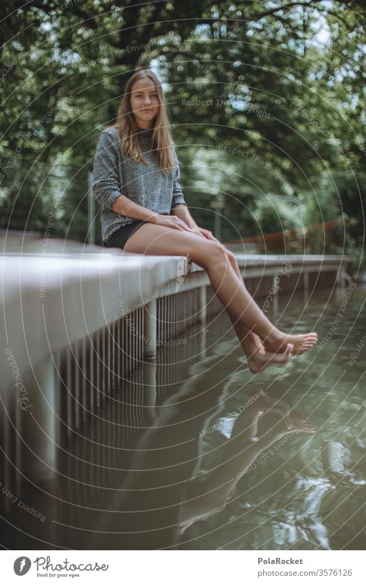 #A10# Sommertag II Sonnenlicht Porträt ruhig Mensch feminin Zufriedenheit Erwachsene Farbfoto Außenaufnahme Lächeln Gras Junge Frau Jugendliche naturliebhaber