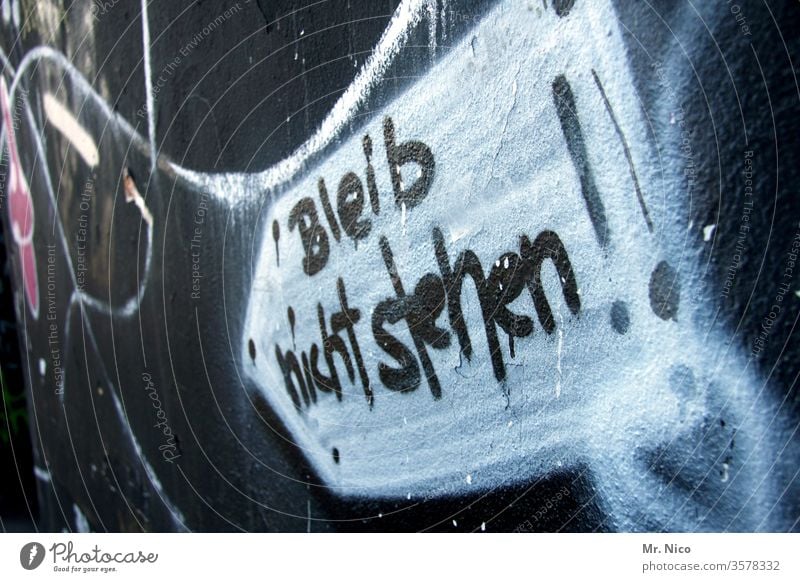 Bleib nicht stehen ! Graffiti weitergehen anhalten stehengeblieben Schriftzeichen Hinweisschild Schilder & Markierungen Zeichen Wand Mauer weitergehn dreckig