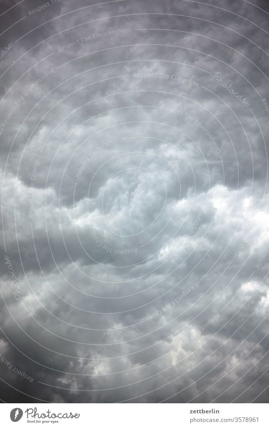 Wolken altocumulus wolken klima wolkenfeld drohend regenwetter dunkel dämmerung düster feierabend froschperspektive gewitter haufenwolke himmel hintergrund