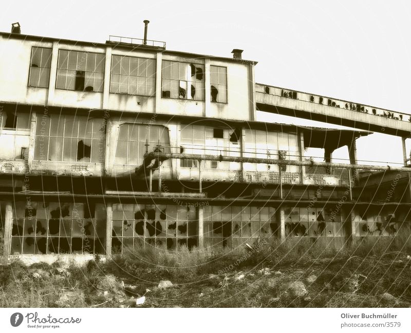 Altes Gemäuer Zeche Fabrik Saarland Backstein Duplex Architektur alt verfallen Sepia