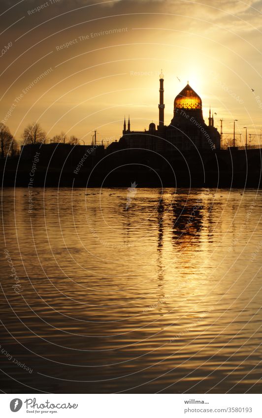 Sonnenuntergang hinter der Yenidze Dresden Elbe orientalisch Moschee Minarett Kuppel Orientalische Tabak- und Cigarettenfabrik Yenidze Orientalische Baukultur