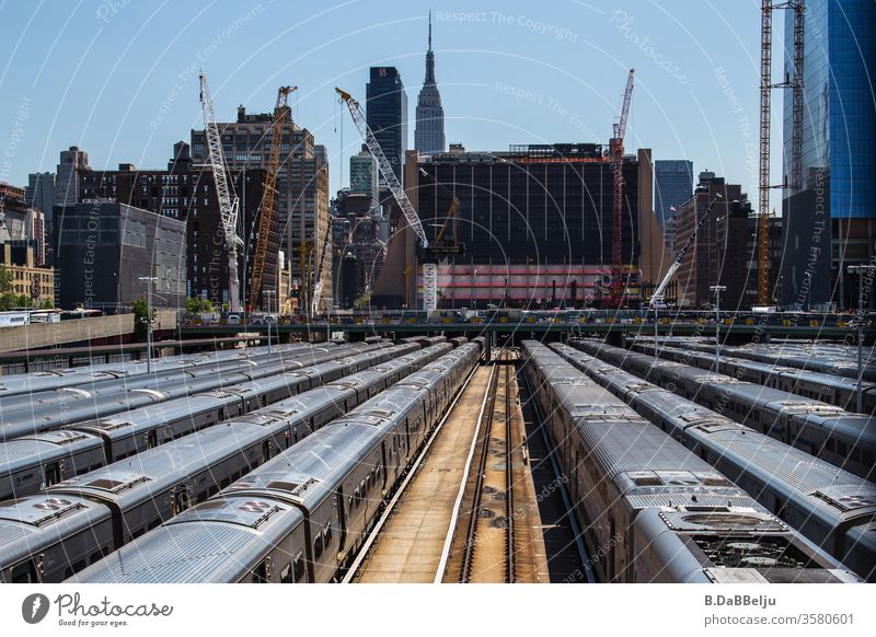 U-Bahn Parkplatz in New York. New York City USA Manhattan Stadt Skyline Amerika Städtereise Sightseeing Ferien & Urlaub & Reisen Farbfoto Außenaufnahme