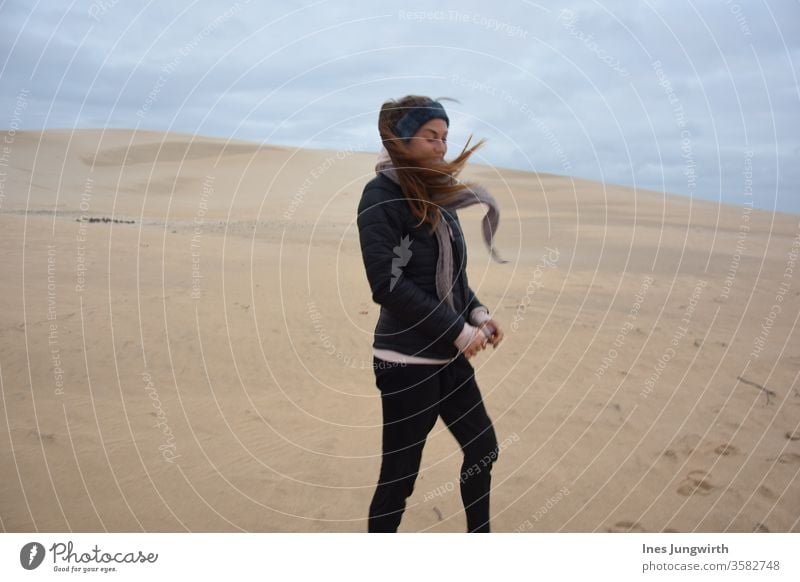 Wind, Wind, du himmlischen Kind windig windiges Wetter windiger Tag Wüste wüstenlandschaft Sand Haare schneiden haare im wind Südafrika Sonne Urlaubsort