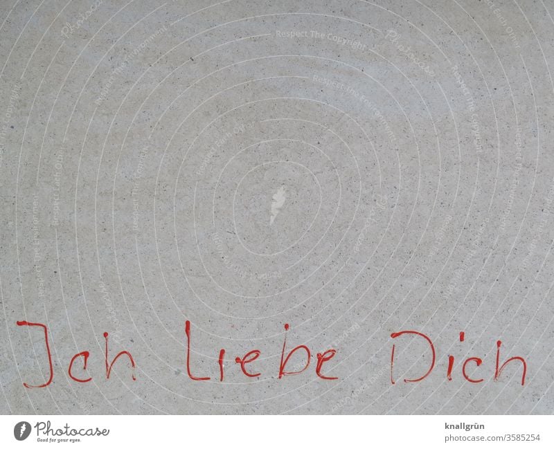 Rotes „Ich liebe Dich“  Graffiti auf weißer Wand Liebe Gefühle Verliebtheit Romantik Glück Mauer Außenaufnahme Farbfoto Gedeckte Farben rot Menschenleer