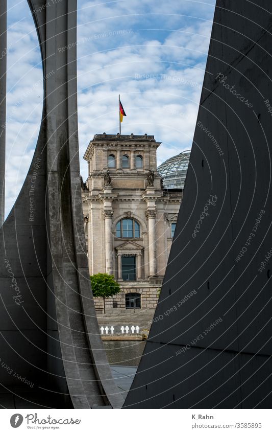 Tag im Regierungsviertel Architektur stadt straße gebäude brücke reisen himmel wasser haus. europa berlin spre deutsch regierung marie elizabeth haus modern