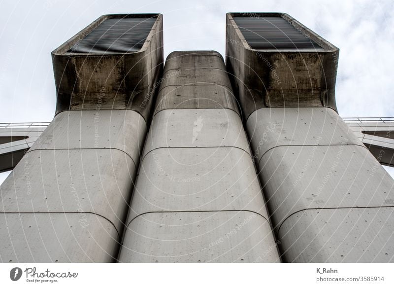 Lüftung wand beton konstruktion himmel belüftung feuerrost wolken grau technologie gebäude licht tage hintergrund urbano leer entwerfen dunkel stil haus stadt