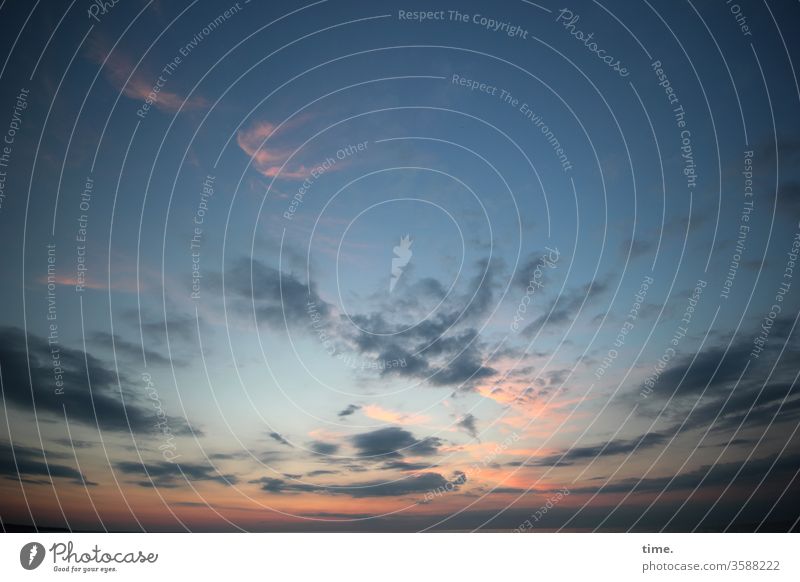 blaue Stunde Ostsee, 2 wolken horizont himmel sonnenuntergang erholung ostsee urlaub weite ferne fernweh dämmerung sehnsucht träume