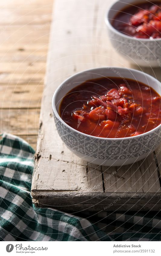 Traditioneller ukrainisch-russischer Borschtsch Ukrainer Speck Rübe Rote Beete borscht Schalen & Schüsseln gekocht Küche Diät Abendessen Lebensmittel Knoblauch