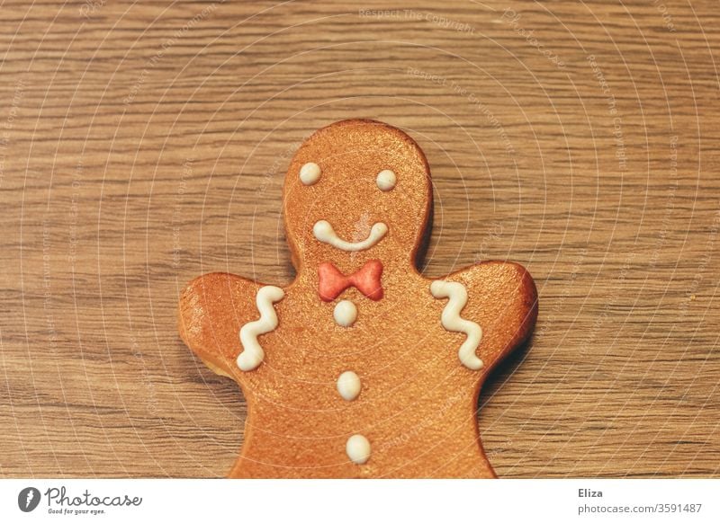 Lebkuchenmann auf Holz. Weihnachten. gebacken Weihnachtsbäckerei Männchen Weihnachtsgebäck