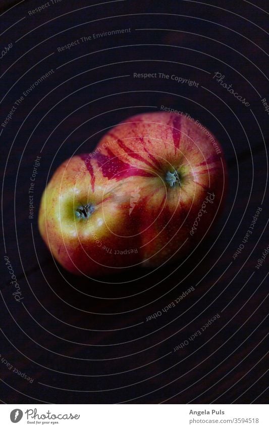 Apfel Liebe rot Natur Ernährung Gesundheit Essen essen und trinken siamesisch Lebensmittel Farbfoto Frucht frisch Nahaufnahme Vegetarische Ernährung