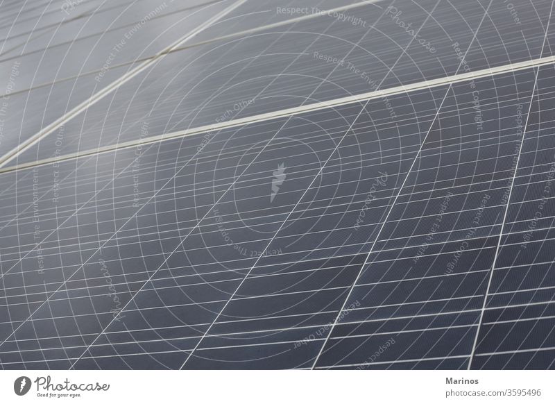 Nahaufnahme eines Solarpanels. Erneuerbare Energie. solar Paneele Panel regenerativ Kraft blau Sonne Himmel grün Technik & Technologie Umwelt Elektrizität