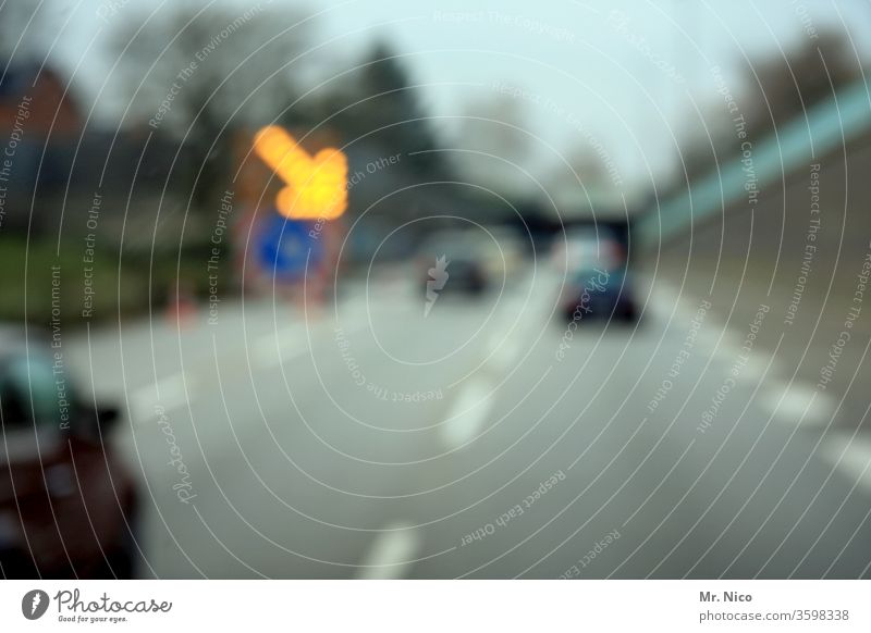 Achtung Baustelle ! Straße Verkehrswege Straßenverkehr Verkehrszeichen Schilder & Markierungen Hinweisschild Wege & Pfade Autofahren Pfeil Verkehrsschild