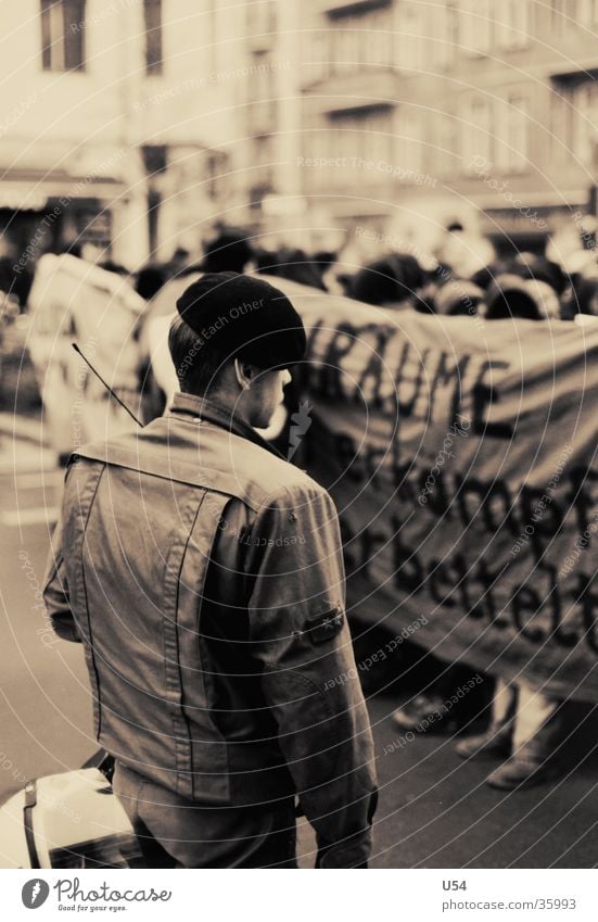 Yorck 59 Aggression Demonstration Versammlung anstrengen hilflos Menschengruppe Polizist