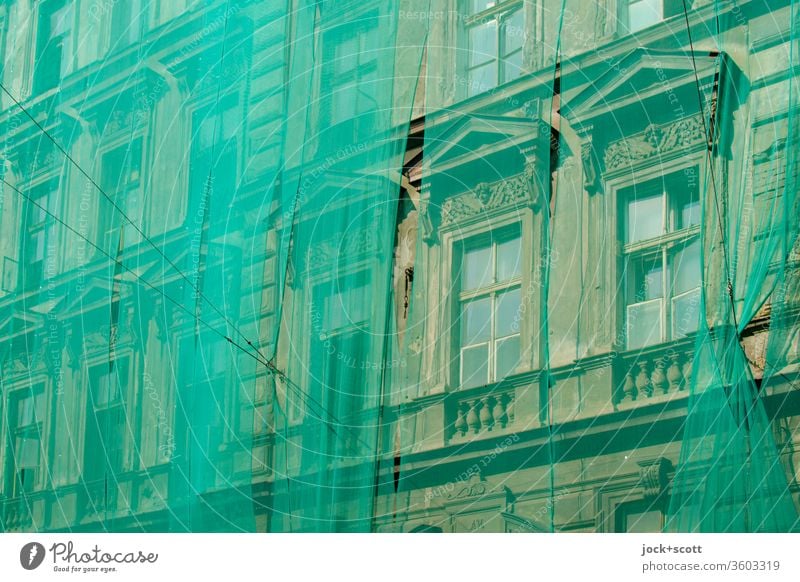 Alt_bausanierung Fassade Architektur Schutz Sicherheitsnetz Stil historisch Fenster Altstadt Historismus Sanierung Altbausanierung grün Verzierung Altstadthaus