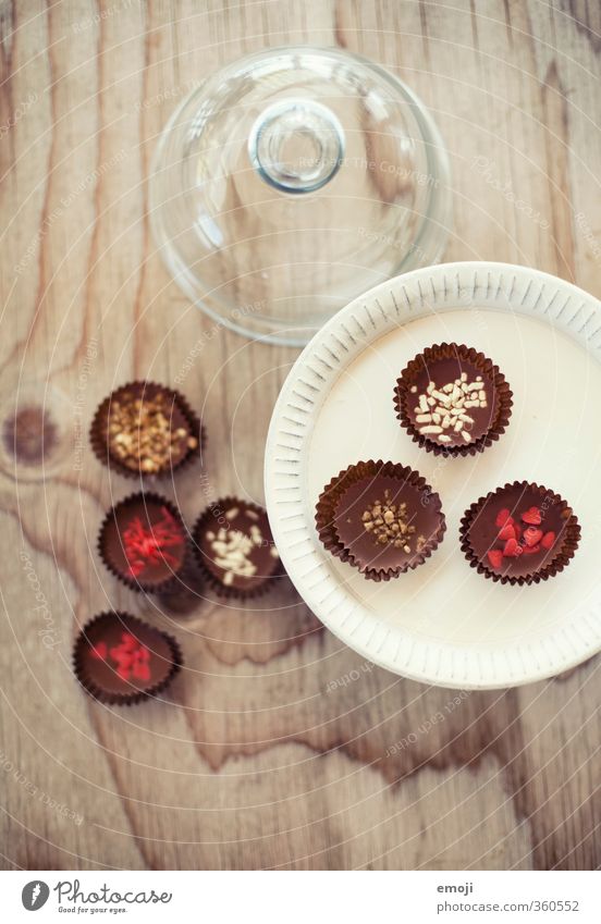 Pralinés Dessert Süßwaren Schokolade Ernährung Slowfood Fingerfood lecker süß Konfekt Farbfoto Innenaufnahme Menschenleer Tag Schwache Tiefenschärfe