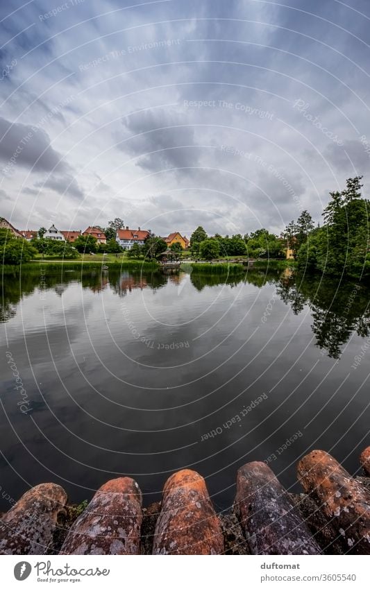 Dinkelsbühl, Blick über den Rothenburger Weiher Reflexion & Spiegelung Teich Wasser See Natur Landschaft ruhig Seeufer Idylle Fachwerk Reflektion Weitwinkel