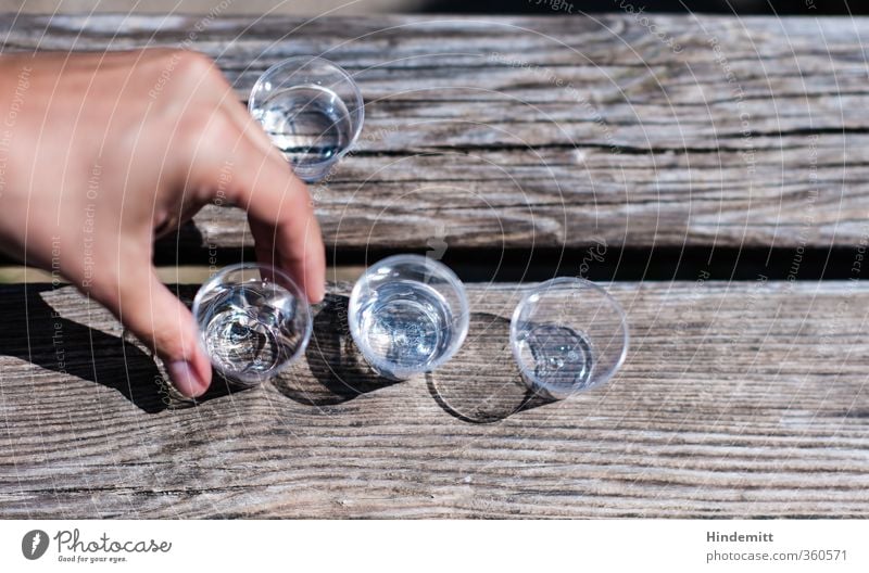 AST6 Inntal | Nehmt ... [200] Alkohol Spirituosen Glas Feste & Feiern Jubiläum Hand Finger 1 Mensch Holz genießen trinken Flüssigkeit frisch gut nass Klischee