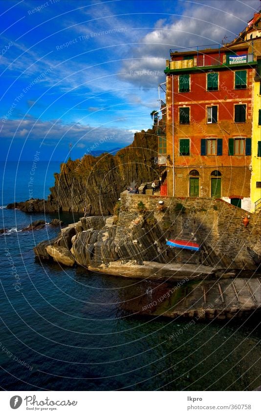 das Dorf Riomaggiore im Norden Italiens, l Meer Berge u. Gebirge Haus Klettern Bergsteigen Natur Himmel Wolken Blatt Hügel Felsen Küste Hafen Terrasse